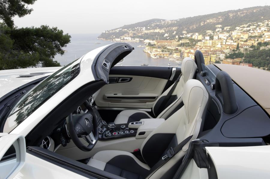  Mercedes-Benz SLS AMG Roadster 2011 года  (фото 28 из 183)